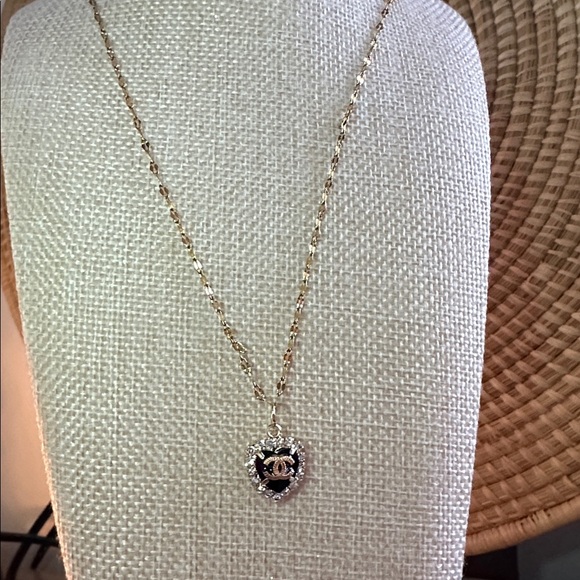 Chanel heart charm necklace - Picture 6 of 7
